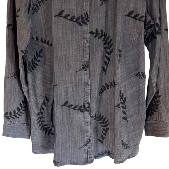 Soft Surroundings Papyrus Embroidered Chambray
Shirt in Gray
Size 1X - Picture 3 of 8